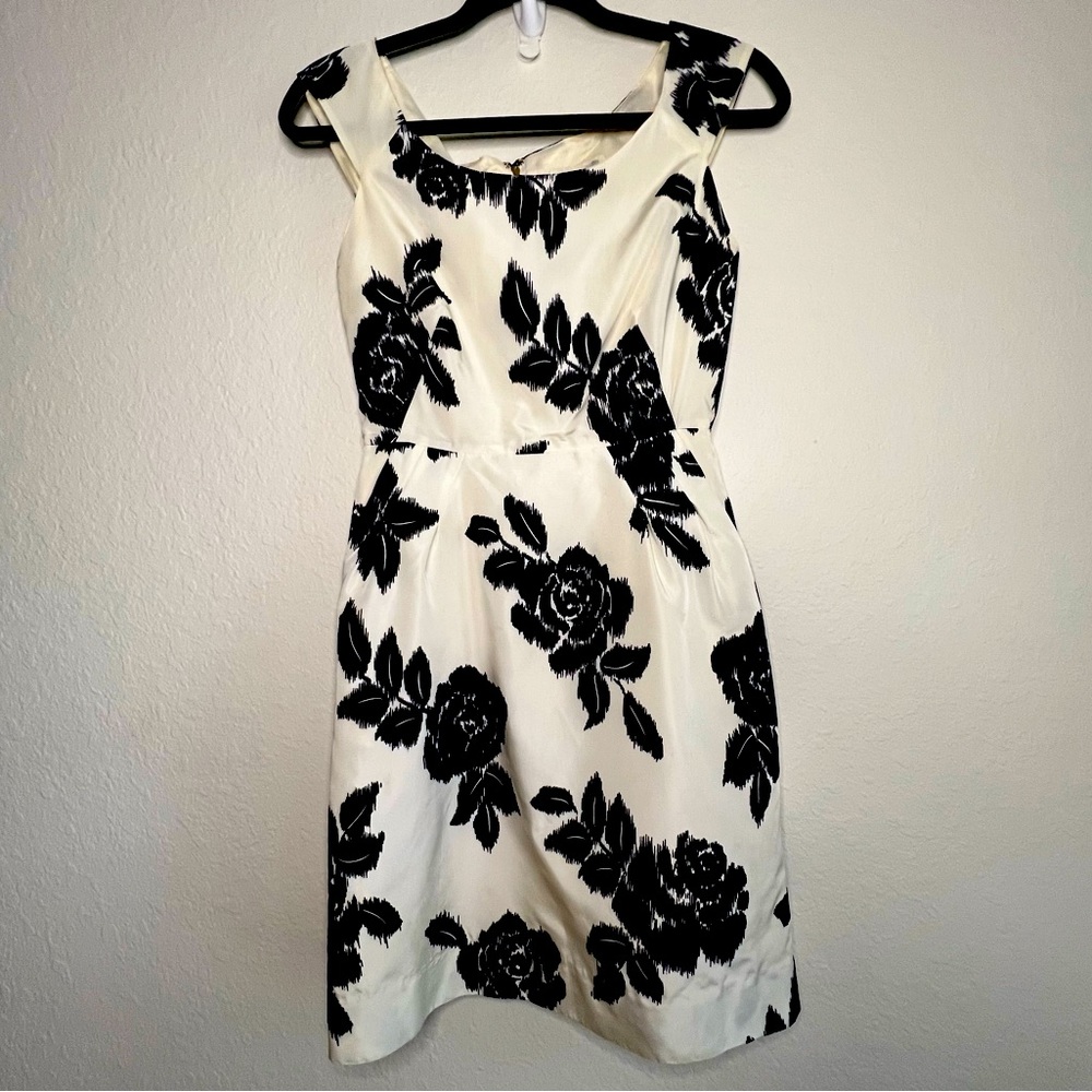 Kate Spade cream and navy dress 🦋 Pockets 🦋 size 0